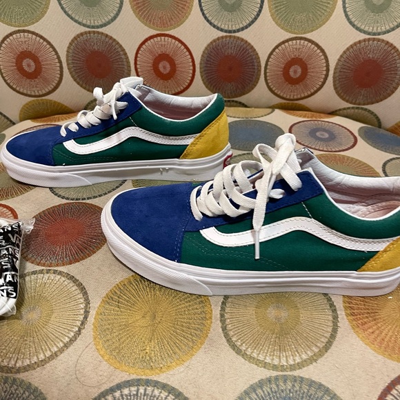 Vans - Picture 3 of 7